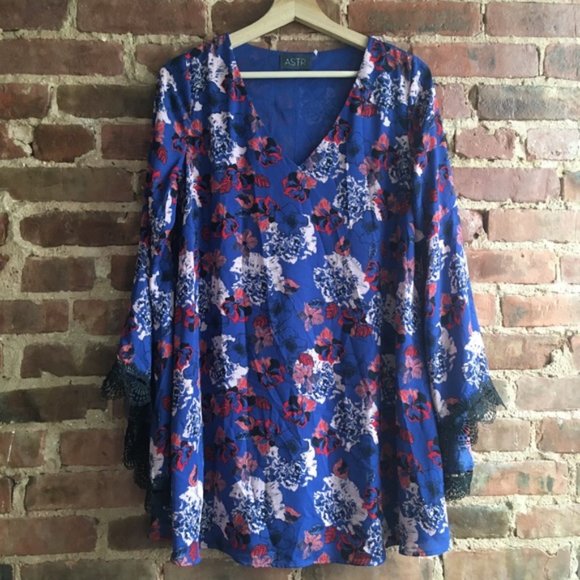 ASTR The Label Floral Bell Sleeve Dress Size Small - Picture 1 of 7